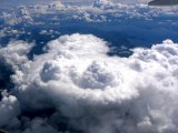 Le ciel vu du ciel ! J'aime beaucoup regarder les nuages par dessus quand je prends l'avion, pas vous ? Ici, au dessus du Danemark.
