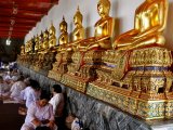Bangkok, une petite pause entre deux offrandes...