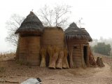 http://www.fou-de-voyage.com/photo/concours/20120802265-les-habitations-traditionnelles.jpg