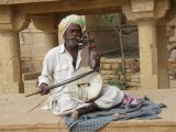http://www.fou-de-voyage.com/photo/concours/20121102365-instrument-musique-trad.jpg