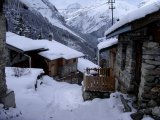 petit hameau dans le parc de la vannoise sur un passage menant au glacier de la grande casse