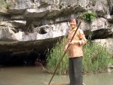 Chez eux, le sourire est toujours au menu du jour et pourtant au VIET NAM, la vie est rude !
