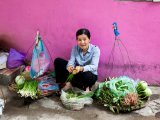 Marchande dans les rues d'Hanoi au Vietnam