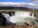 Avec son arc-en-ciel, la cascade de Godafoss, en Icelande.