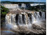Les fabuleuses chutes d'Iguazu (Argentine), dont aucune photo ne pourra rendre la magnificence .
